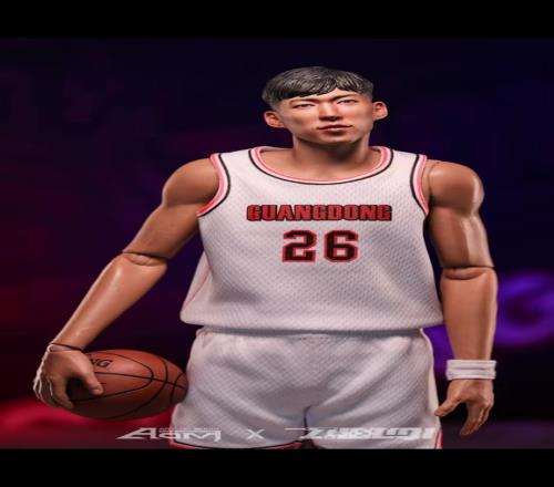 周琦晒自己身穿广东男篮球衣的手办：坚信全力以赴定会有所收获