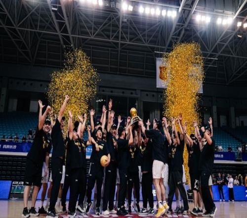 再赴京城热身双雄！香港金牛闷声干实事CBA扩军必有其一席之地