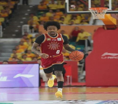 抵达上海！超级外援正式重返CBA，上赛季带队淘汰广东