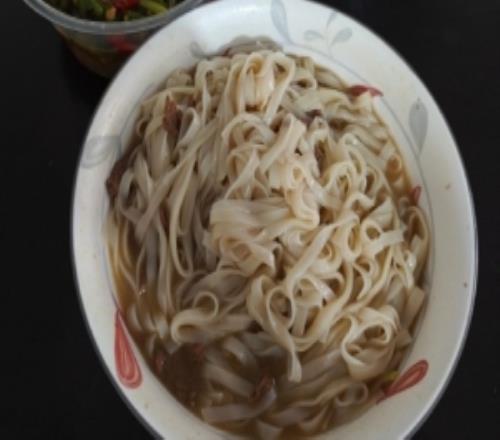 放假了还早起sheer五点半发图配文：太阳怎么还不上班