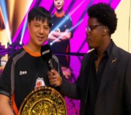 36岁卫冕EWC！Xiaohai：我还没老还能打！希望更多年轻人加入