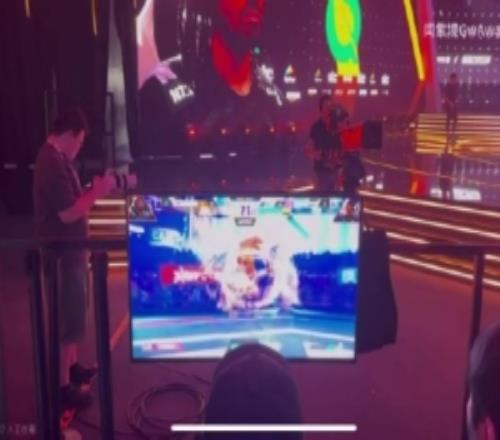 媒体人看Punk提前开香槟：手柄都扔了发现没死赶紧过去捡太憨了