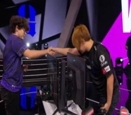 15岁vs44岁！EWC街霸6：智利神童Blaz50暴打板桥，晋级8强