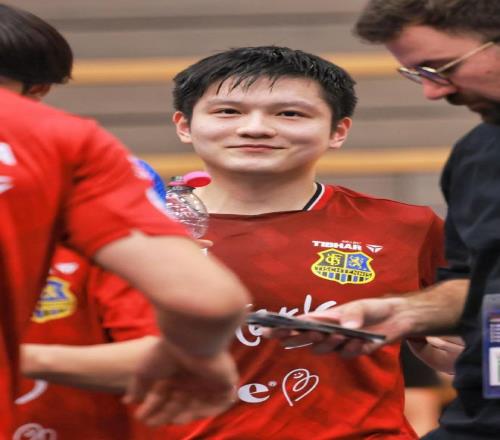 顶流樊振东德甲球衣供不应求,商店老板笑了我们生产不了这么多