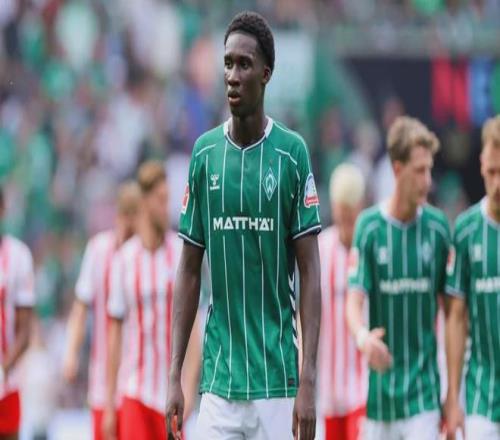 尴尬纪录！不莱梅后卫成德甲打进乌龙球第二年轻的球员