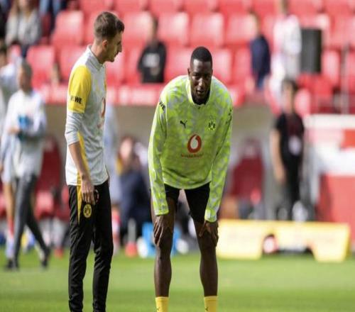 多特官方：由于在热身时感到大腿不适，吉拉西退出首发阵容