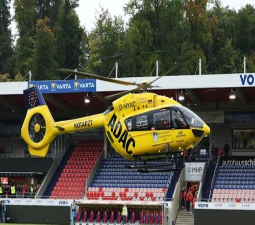 一海登海姆球迷观赛时不慎从看台跌落受重伤，随后被直升机转运急救
