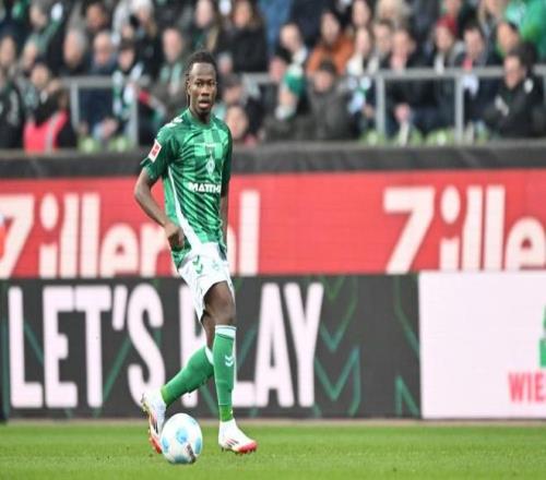 记者：英冠升班马雷克瑟姆在和曼城谈租借卡博雷