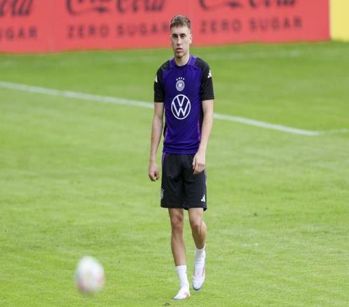 记者：斯图加特有意转会关窗前租借格鲁达，德甲多队也在关注球员