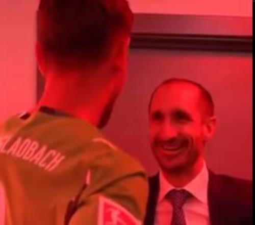 米体：基耶利尼和门兴后卫基亚罗迪亚交谈，但并非为了引进他