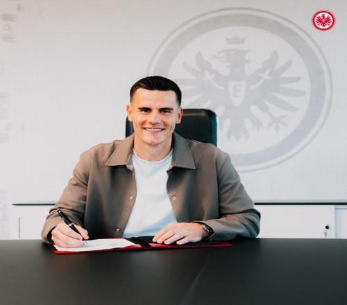 官方：法兰克福签下不莱梅门将泽特尔据悉转会费500万欧