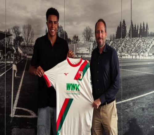 官方:奥格斯堡与18岁青训中卫班克斯续约至2029年 官方:奥格斯堡与18岁青训中卫班克斯续约至2029年