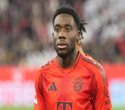 踢球者德甲边后卫评级:世界级&洲际级空缺,戴维斯国脚级第3 踢球者德甲边后卫评级:世界级&洲际级空缺,戴维斯国脚级第3