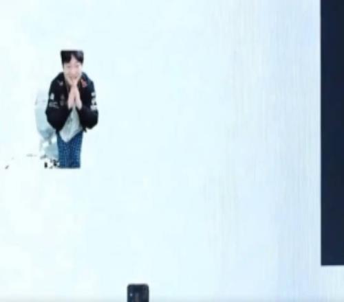 T1主播：Wei！中文谢谢突然Q下去排眼真的谢谢啦！