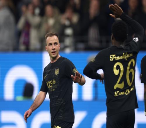 格策近13年来9次对阵阿贾克斯参与7球，同期仅次于卢克德容等2人