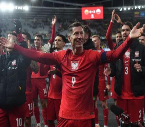 莱万接班人巴萨相中德甲1米91神锋开赛7场独造7球