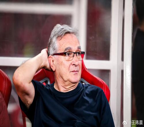 媒体人锐评国足：球员水平实力是不行但伊万这个老混子比国足球员水平还低