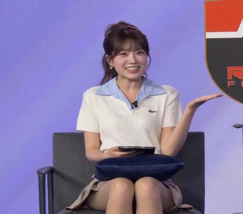 LCK今日互动主持LeeEunBin：笑容明媚甜美可爱