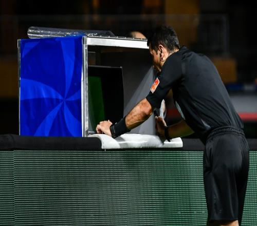 德甲裁判长:德甲下赛季引进半自动越位系统,下半赛季或进行试点