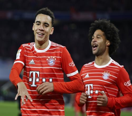 穆西亚拉:我和拜仁在谈续约,我在这里感觉很好