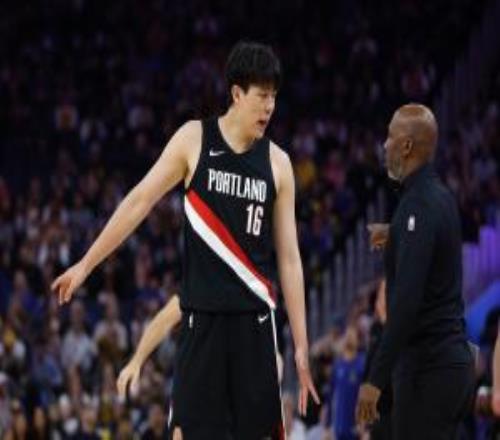 小杨可怎么办管泽元看比卢普斯涉赌被捕：师傅让FBI抓走了！