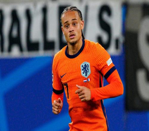 记者:拜仁需要在哈维-西蒙斯与杜埃之间做选择,前者更为优先