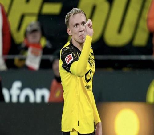 拜尔：头被撞得晕乎乎的没什么比在南看台前进制胜球更美好