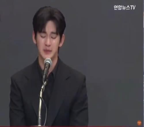 韩国知名演员金秀贤召开发布会哽咽落泪：想和大家说对不起