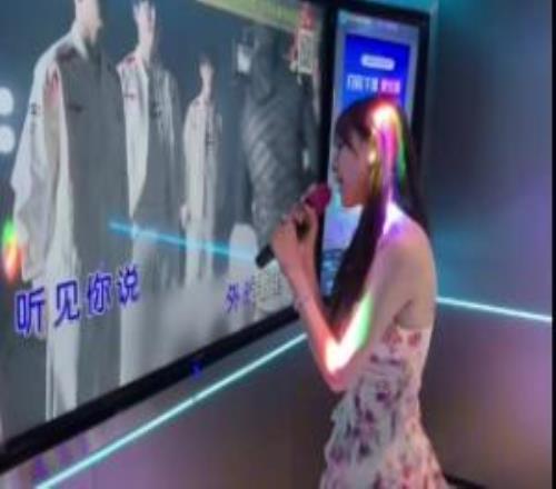 已经出圈网友在KTV发现可以点歌并且演唱《突然的陀螺》
