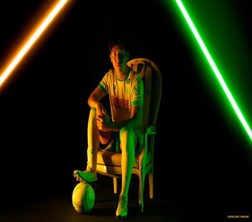 官方：南特从凯尔特人签下24岁韩国中场权赫圭，双方签约3年