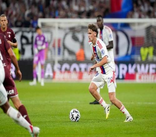 没多要你1分钱！莫顿大放异彩获全场最佳利物浦仅1500万卖给里昂