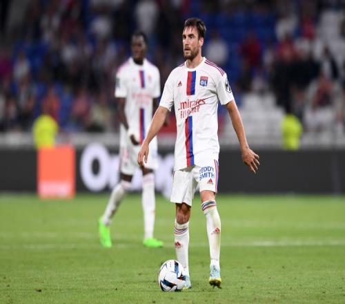 记者：塔利亚菲科与经纪人启程飞往里昂，将与俱乐部签约至2027年