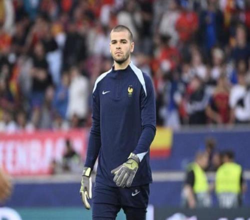 队报：舍瓦利耶将在当地时间今晚抵达巴黎