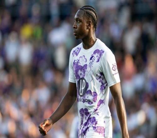 罗马诺：水晶宫加入对图卢兹中卫坎沃的竞争，对方标价2000万欧