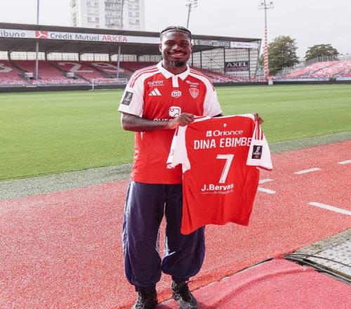 官方：布雷斯特租借法兰克福中场埃比贝，合同附带买断条款