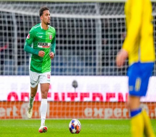 记者：克鲁伊维特三儿子将与里昂签约5年，转会费约400万欧元