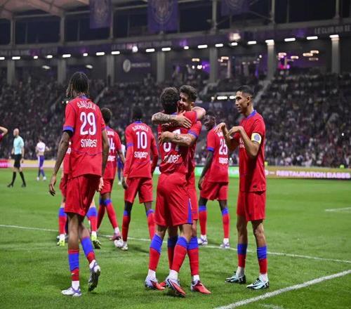 疯狂的63！C罗队友倒钩+帽子戏法，欧冠冠军全胜高居榜首