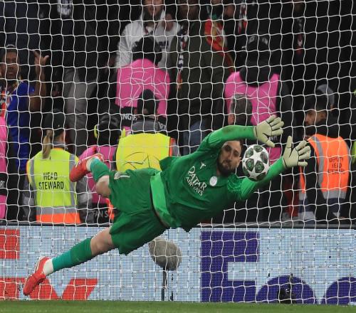 记者：加拉塔萨雷有意多纳鲁马，但还有其他球队对这位门将感兴趣