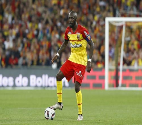 法媒：朗斯即将签约阿迪达斯，202627赛季开始合作