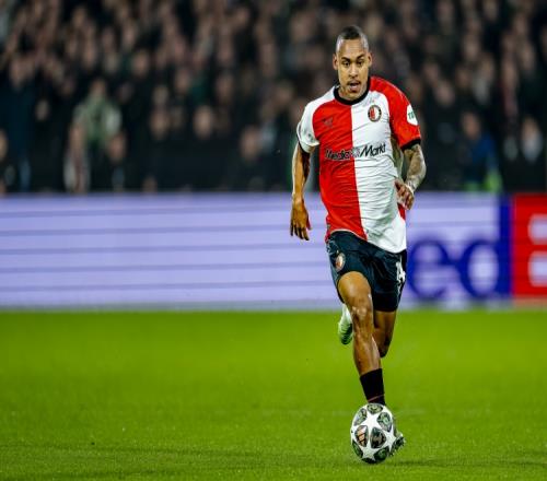 记者：马赛与派修谈妥五年合同前者正与费耶诺德进行谈判