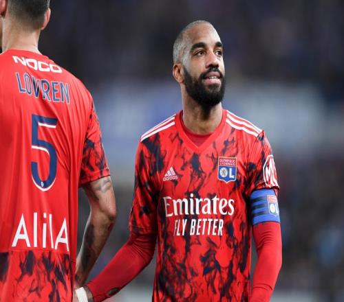 队报:拉卡泽特因脚踝伤势未参加集体训练,但奥运决赛可出场