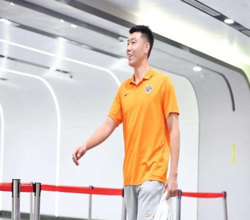 海牛队中锋参加苏超后火线回归俱乐部，曾被寄予厚望，如今成水货