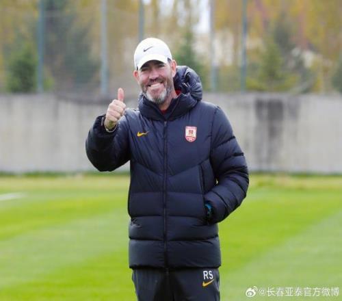 气温骤降！长春亚泰低温备战保级战