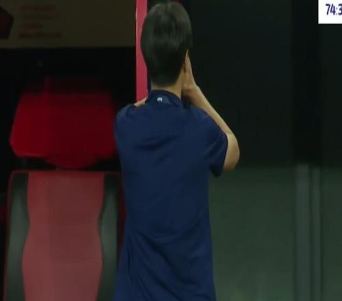 保级生死战错失空门！兰克尔泽离门2米踢偏，10场11失良机