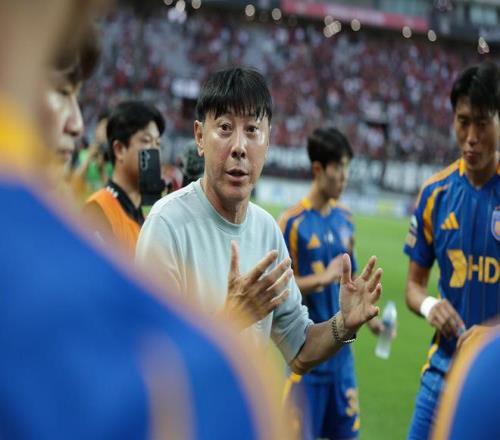 官方：蔚山HD解雇主帅申台龙，他仅仅执教球队65天