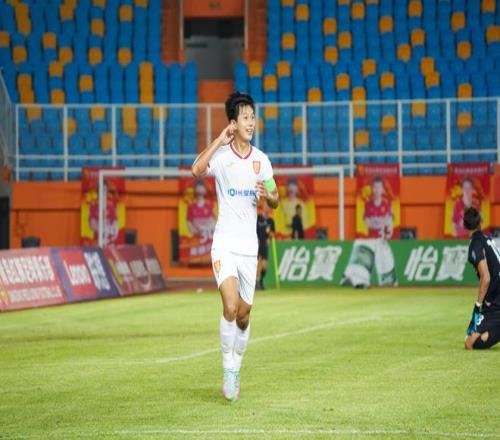 记者：传说中的向余望感觉很平淡，早点到中超踢球联赛强度不一样