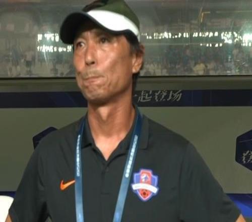 曲刚：赛果反映了两队的差距，尽管球员非常尽力但能力有限