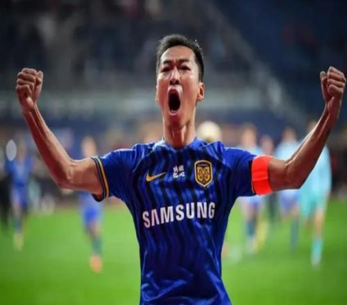 吴曦双响炮！6年第一次，绝妙挑射+单刀破门，再入1球将创纪录