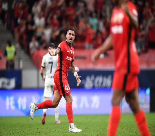 面对武汉三镇的铁桶阵，上海海港比申花更懂进攻