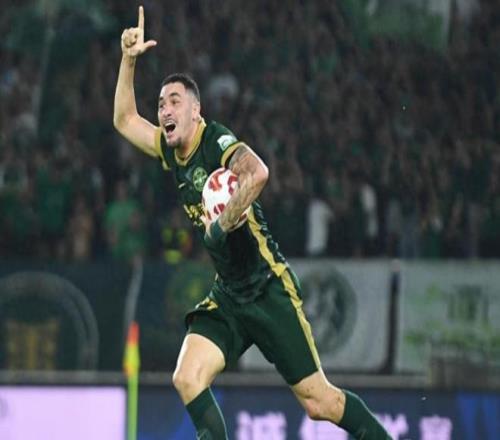 33！成都蓉城不哭！丢掉榜首不可怕，山东泰山出手阻击上海海港